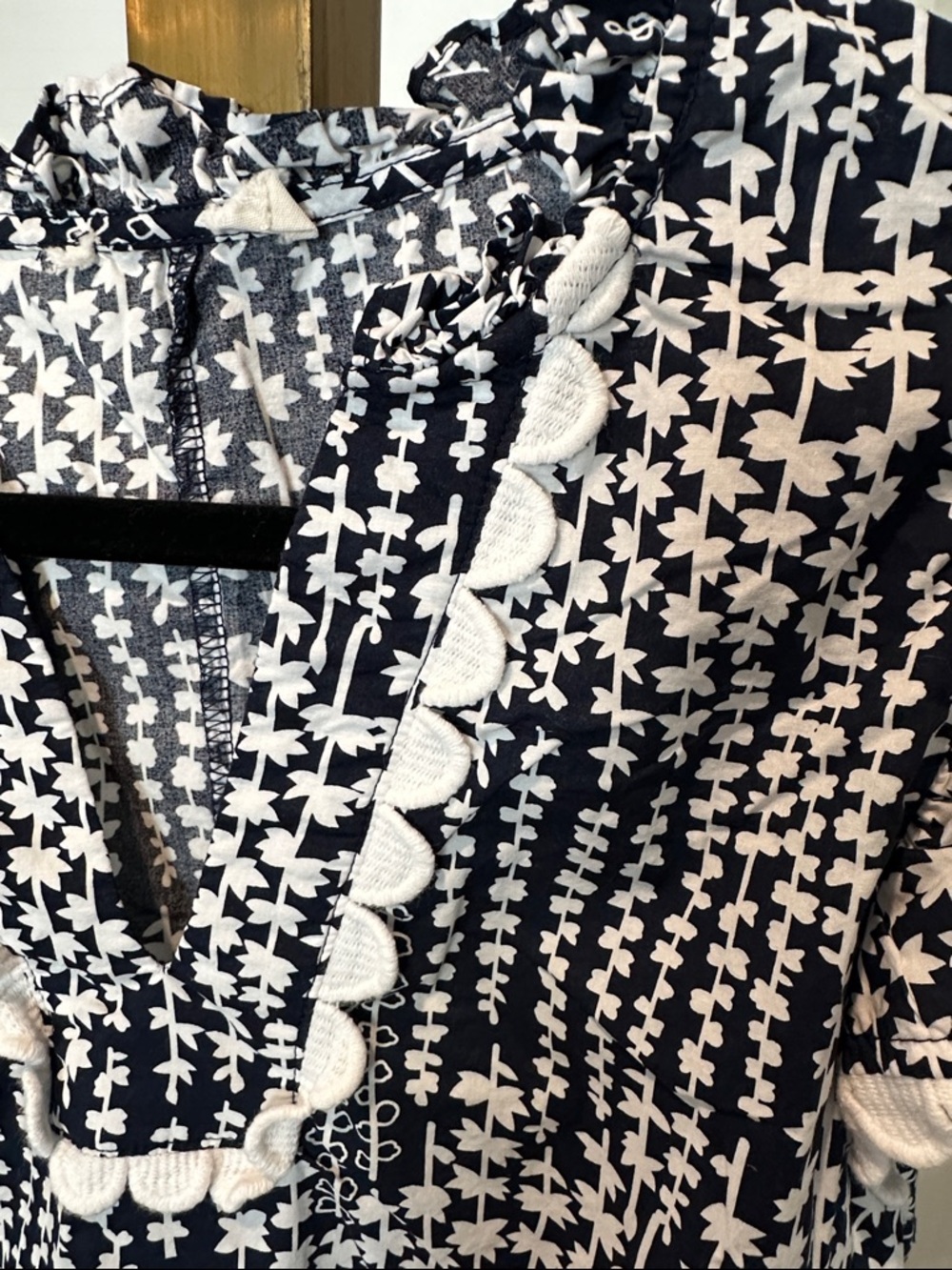 Entro Ric Rac Navy Floral Top. Size Large - Picture 5 of 6